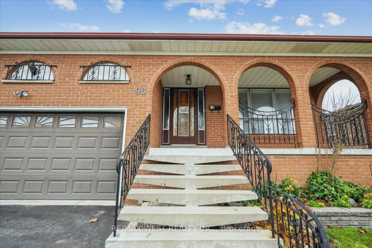 Photo 2 of 96 Harris Crescent, Vaughan, West Woodbridge — HOMEH