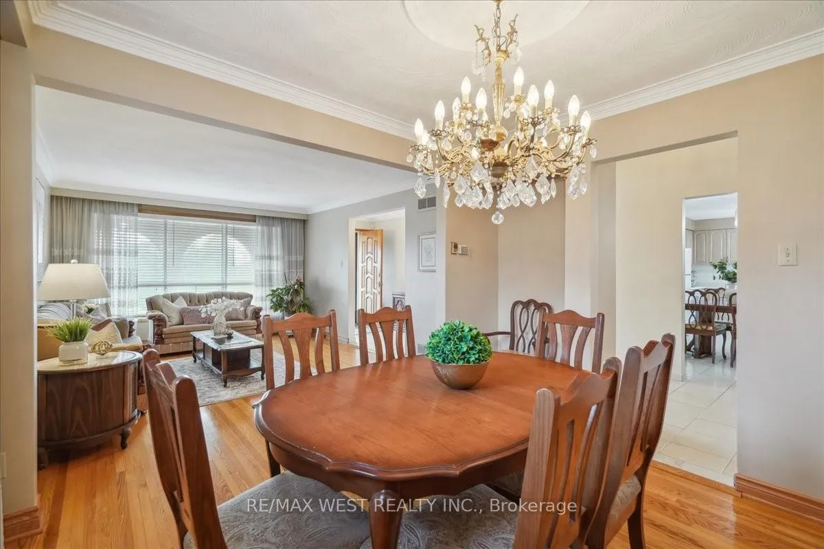 Photo 10 of 96 Harris Crescent, Vaughan, West Woodbridge — HOMEH