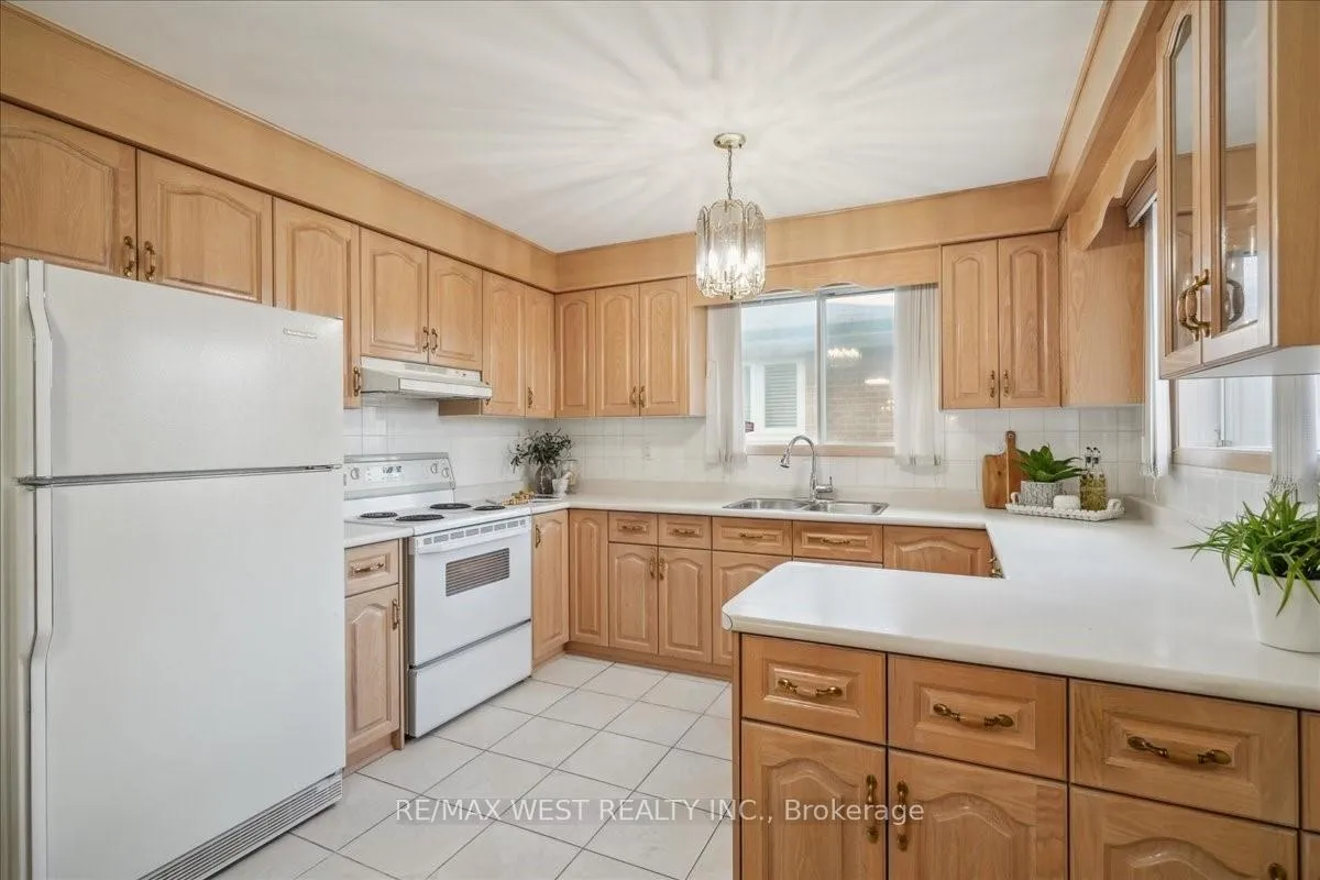 Photo 16 of 96 Harris Crescent, Vaughan, West Woodbridge — HOMEH