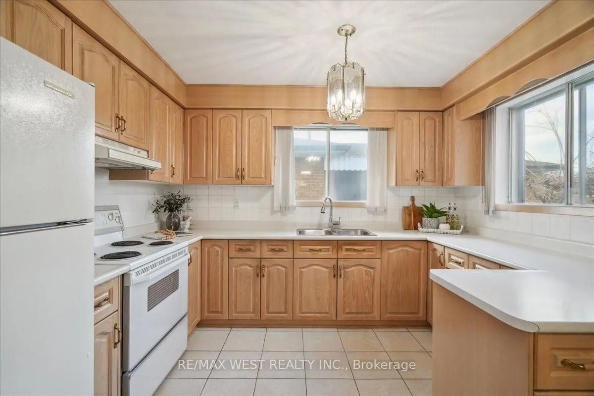 Photo 17 of 96 Harris Crescent, Vaughan, West Woodbridge — HOMEH