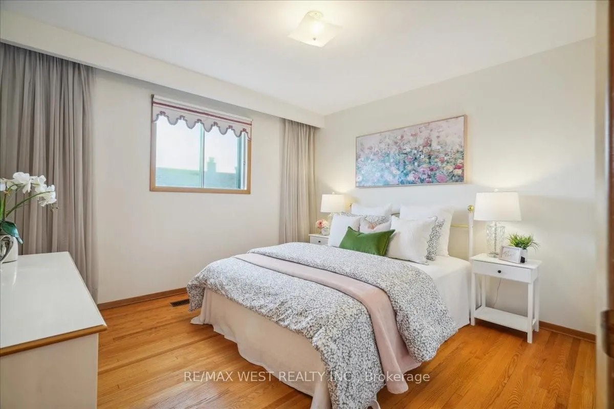 Photo 20 of 96 Harris Crescent, Vaughan, West Woodbridge — HOMEH