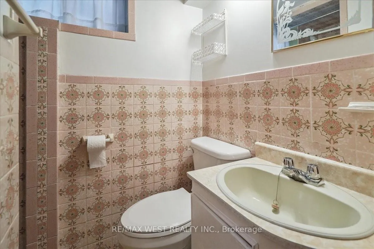 Photo 38 of 96 Harris Crescent, Vaughan, West Woodbridge — HOMEH