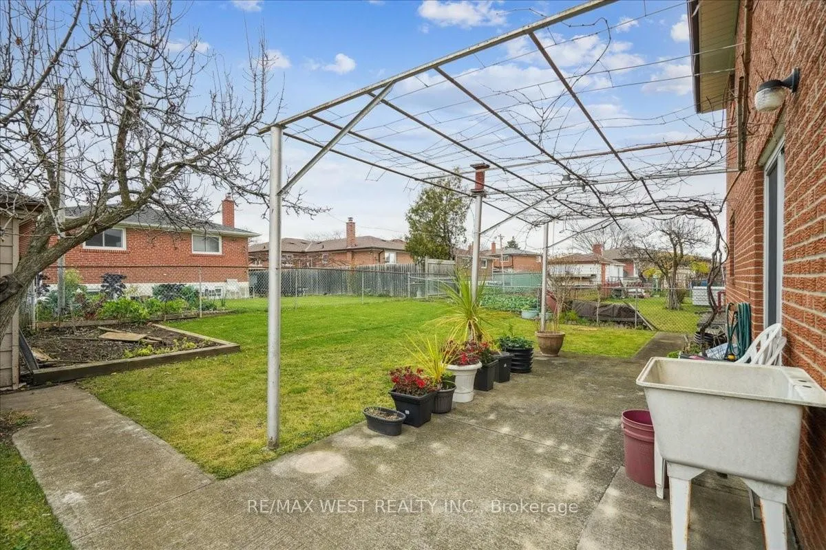 Photo 39 of 96 Harris Crescent, Vaughan, West Woodbridge — HOMEH