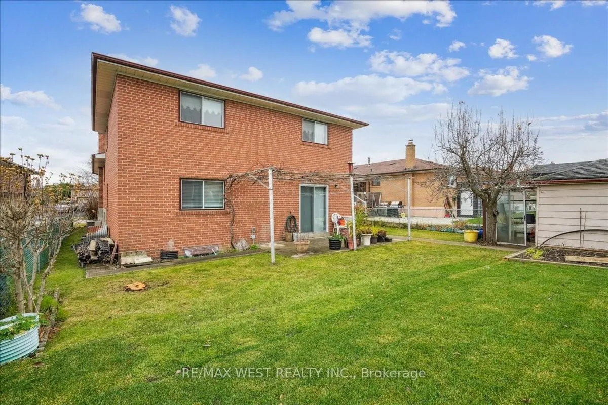 Photo 40 of 96 Harris Crescent, Vaughan, West Woodbridge — HOMEH