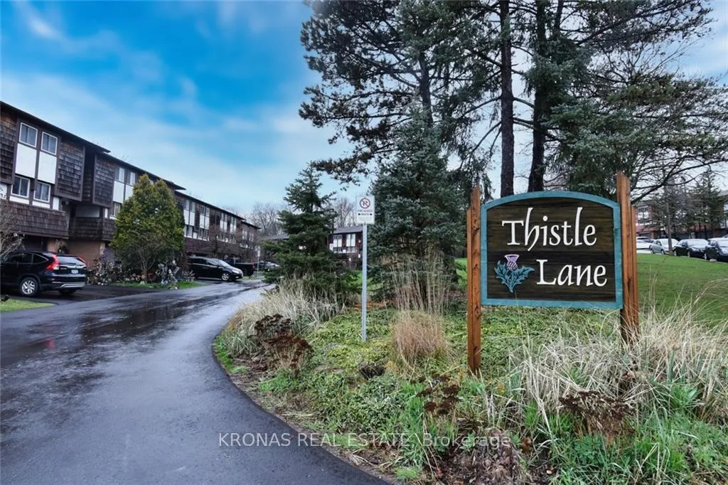 Photo 3 of 14 Thistle Lane, Hamilton, Dundas — HOMEH