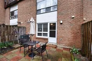 Photo 5 of 14 Thistle Lane, Hamilton, Dundas — HOMEH