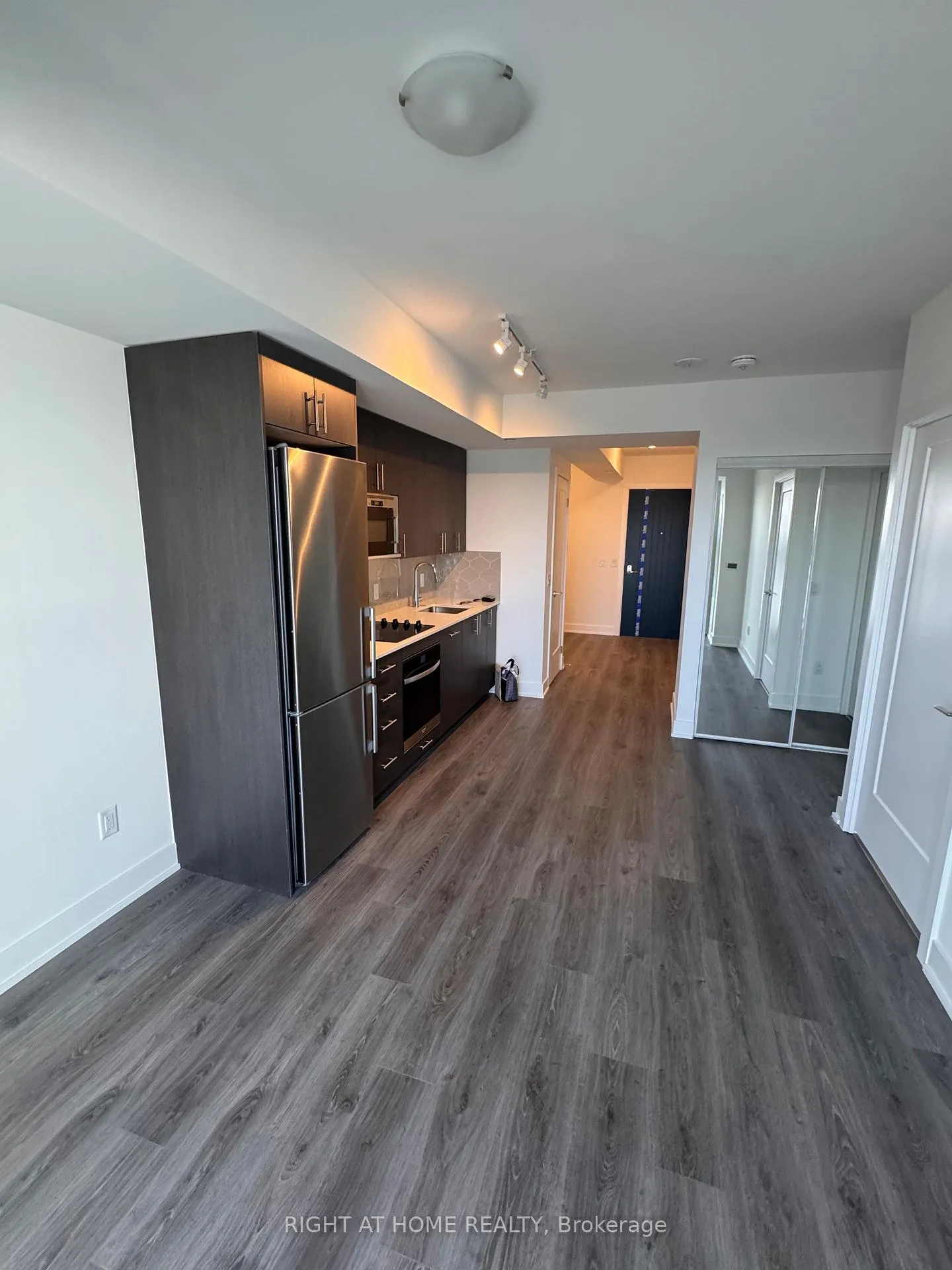 Front of Unit 701, 2545 Simcoe Street N
