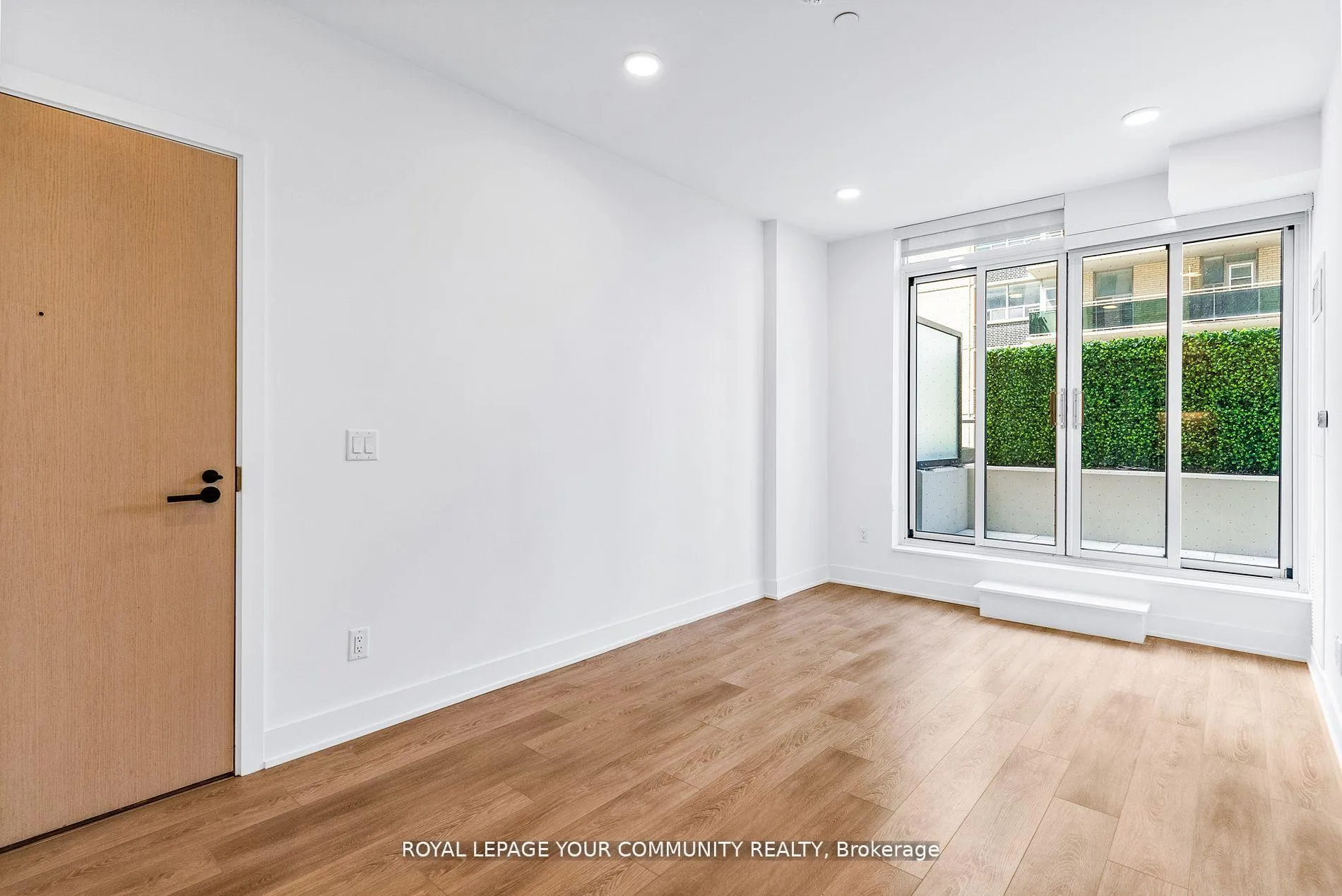 Photo 2 of Unit 303, 200 Redpath Avenue, Toronto, Mount Pleasant East — HOMEH