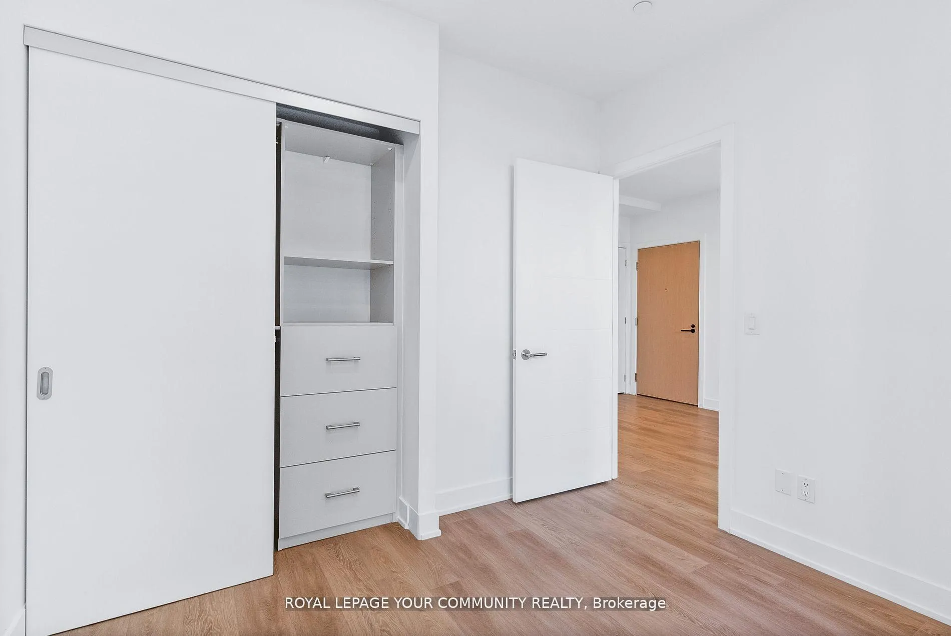 Photo 6 of Unit 303, 200 Redpath Avenue, Toronto, Mount Pleasant East — HOMEH
