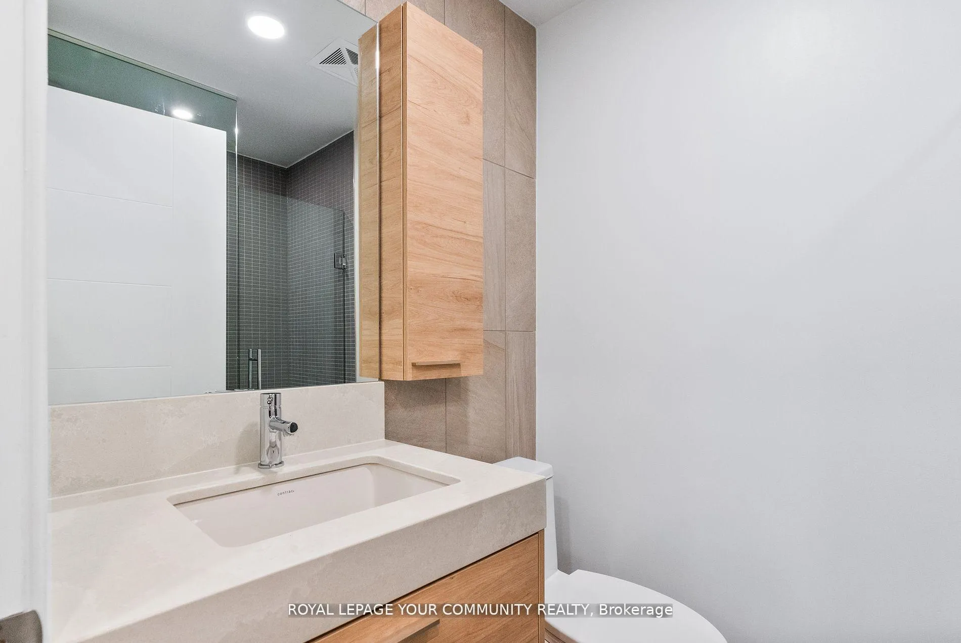 Photo 9 of Unit 303, 200 Redpath Avenue, Toronto, Mount Pleasant East — HOMEH