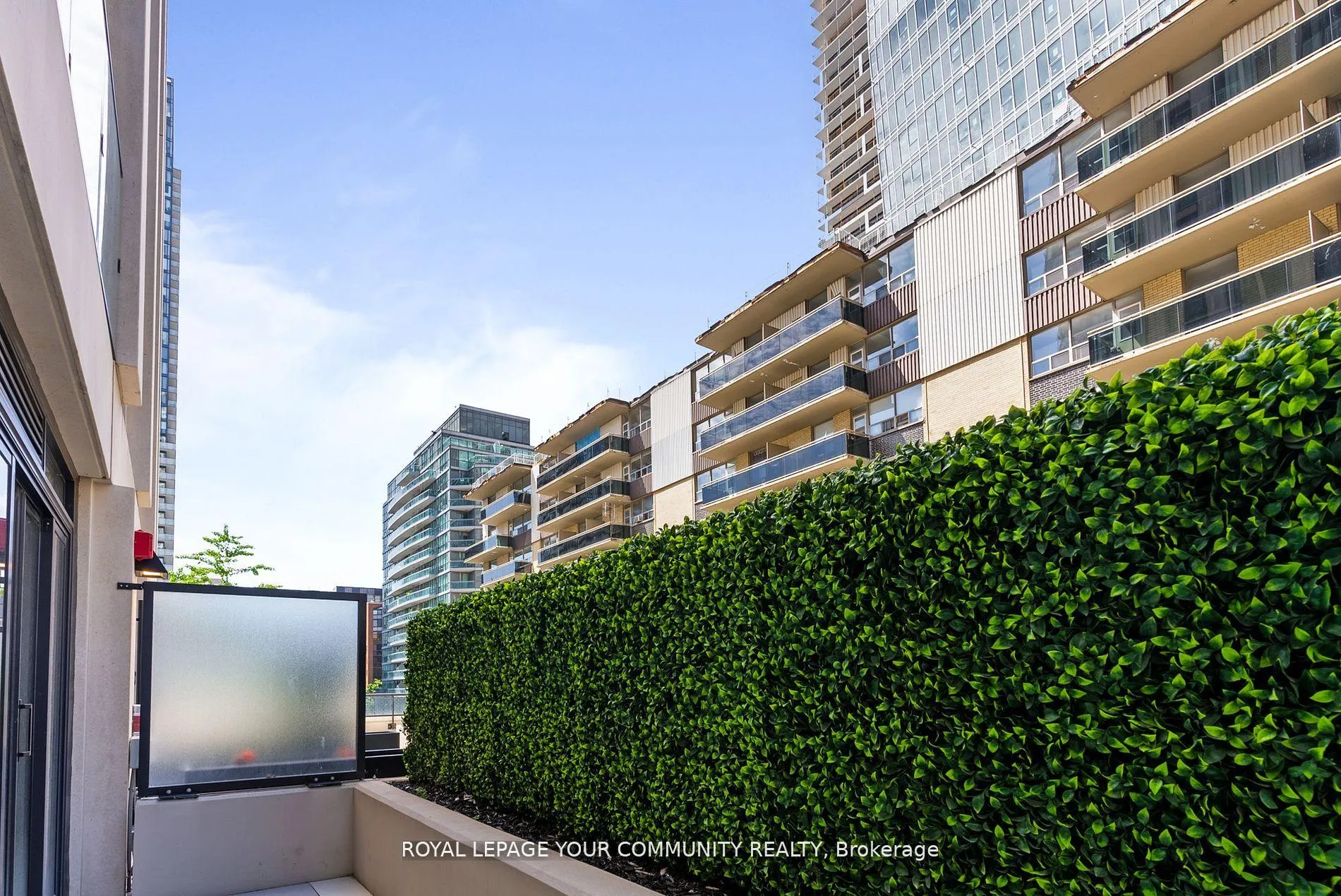 Photo 10 of Unit 303, 200 Redpath Avenue, Toronto, Mount Pleasant East — HOMEH