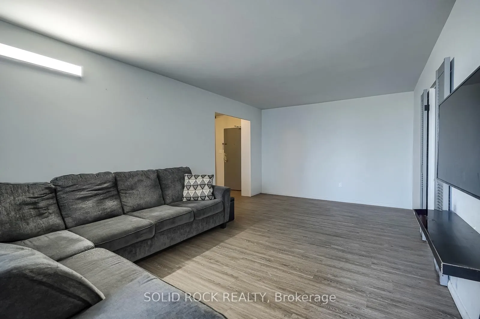 Photo 5 of Unit 1006, 60 Pavane Linkway Way, Toronto, Flemingdon Park — HOMEH