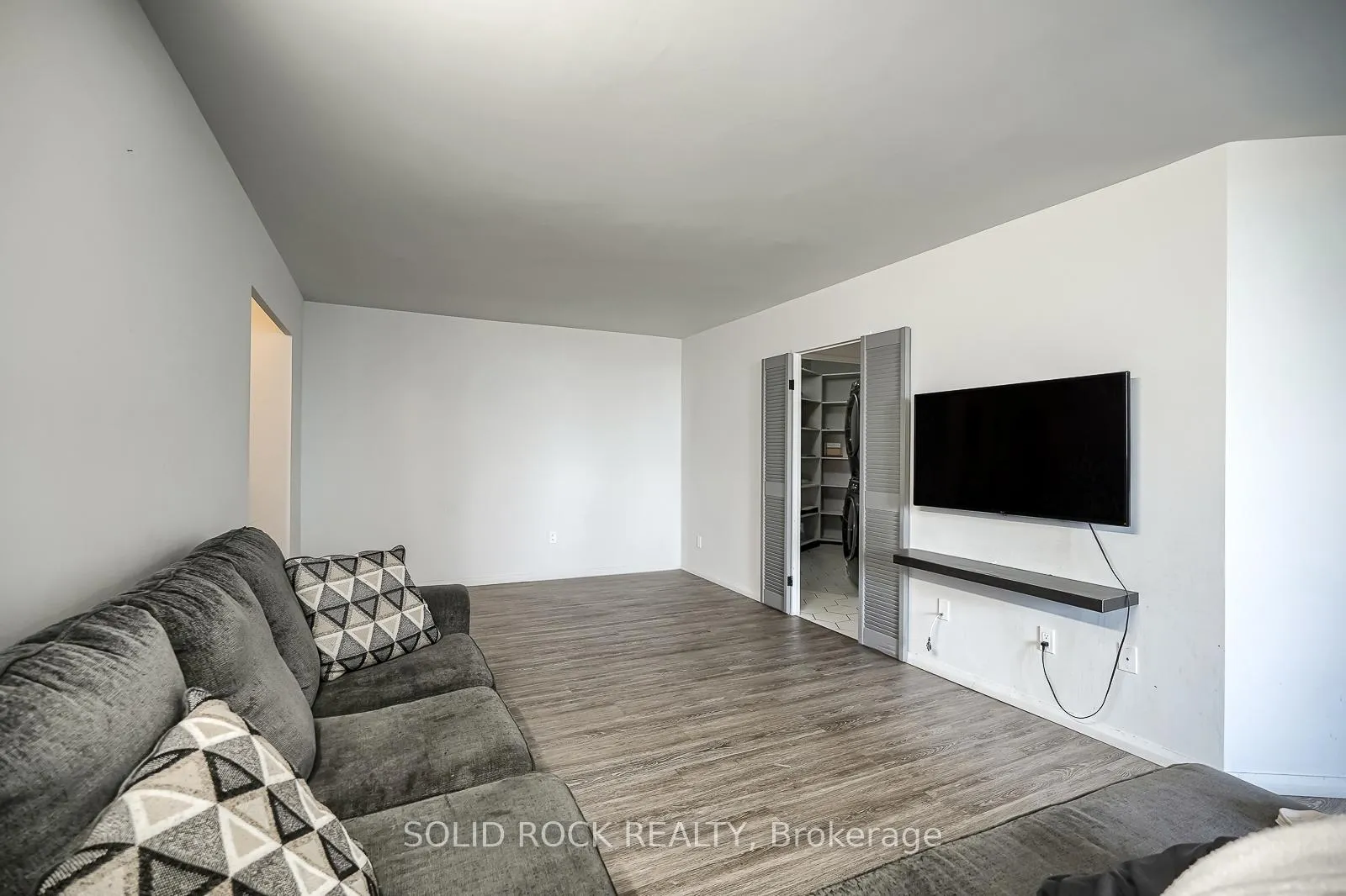 Photo 6 of Unit 1006, 60 Pavane Linkway Way, Toronto, Flemingdon Park — HOMEH