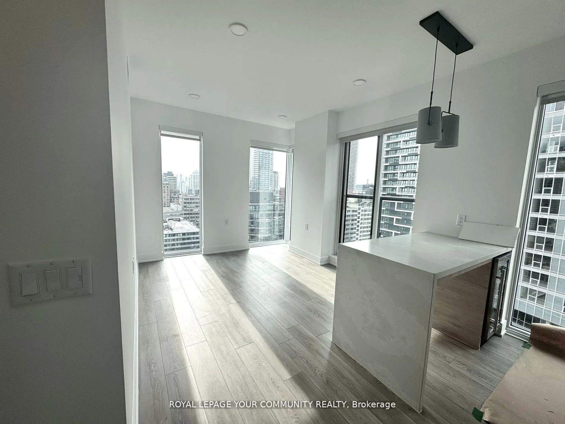 Photo 2 of Unit 2604, 200 Redpath Avenue, Toronto, Mount Pleasant East — HOMEH