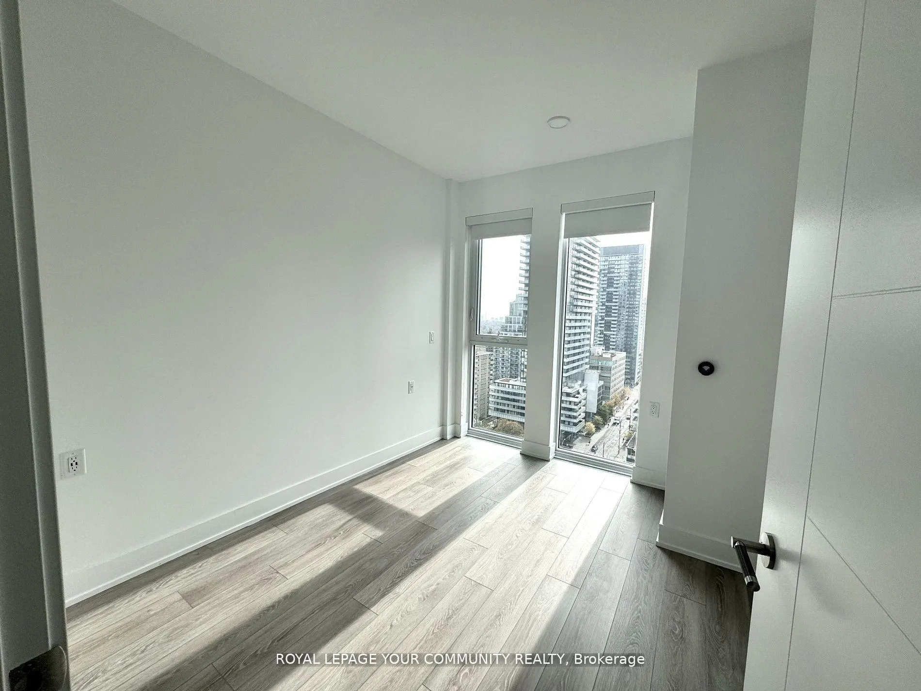Photo 7 of Unit 2604, 200 Redpath Avenue, Toronto, Mount Pleasant East — HOMEH