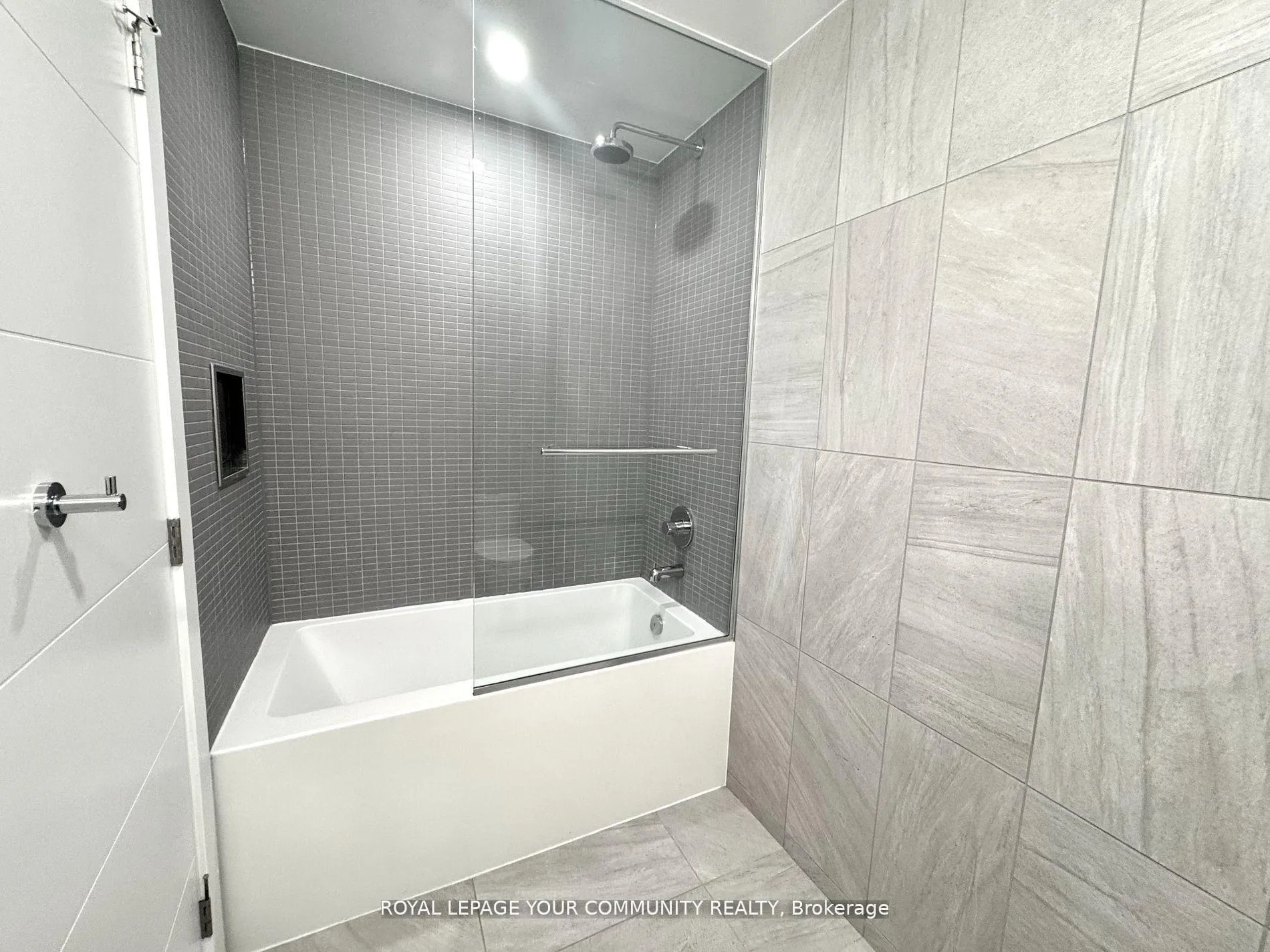 Photo 19 of Unit 2604, 200 Redpath Avenue, Toronto, Mount Pleasant East — HOMEH