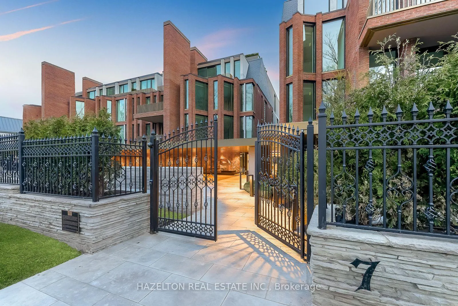 Front of Unit 104, 7 Dale Avenue