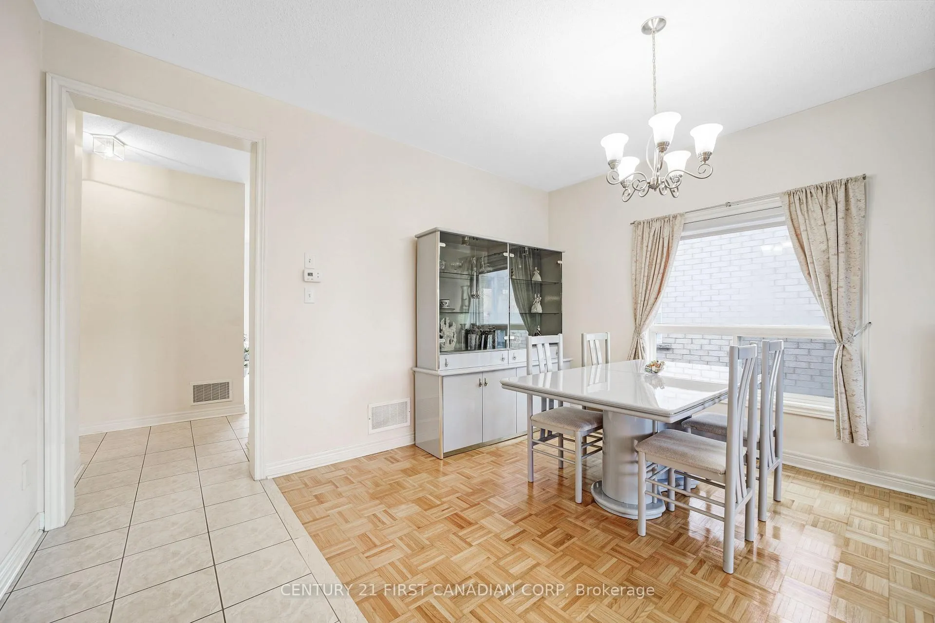 Photo 13 of 281 Sunny Meadow Boulevard, Brampton, Sandringham-Wellington — HOMEH