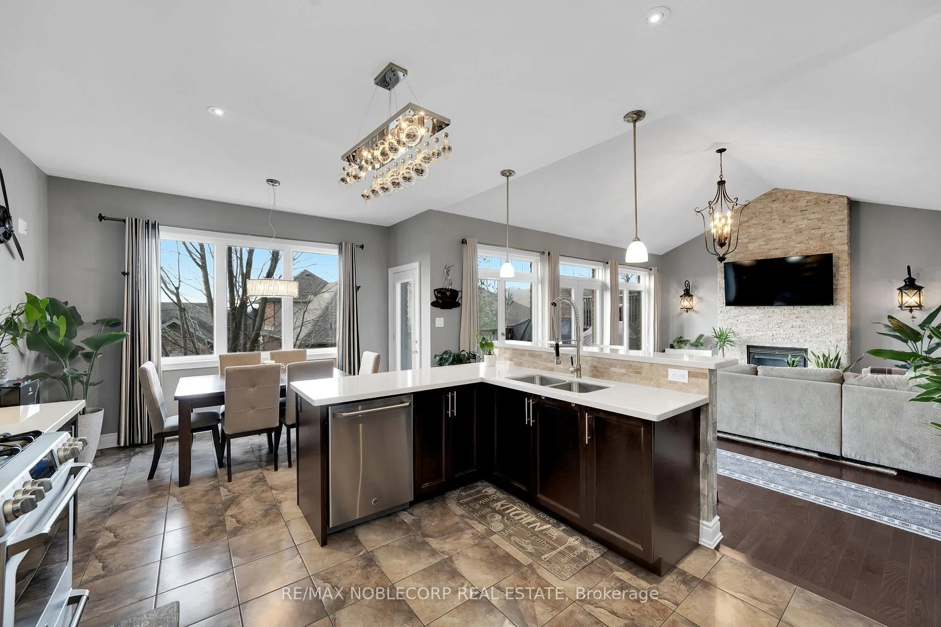 Photo 11 of Unit 31, 18 Upper Highland, New Tecumseth, Alliston — HOMEH