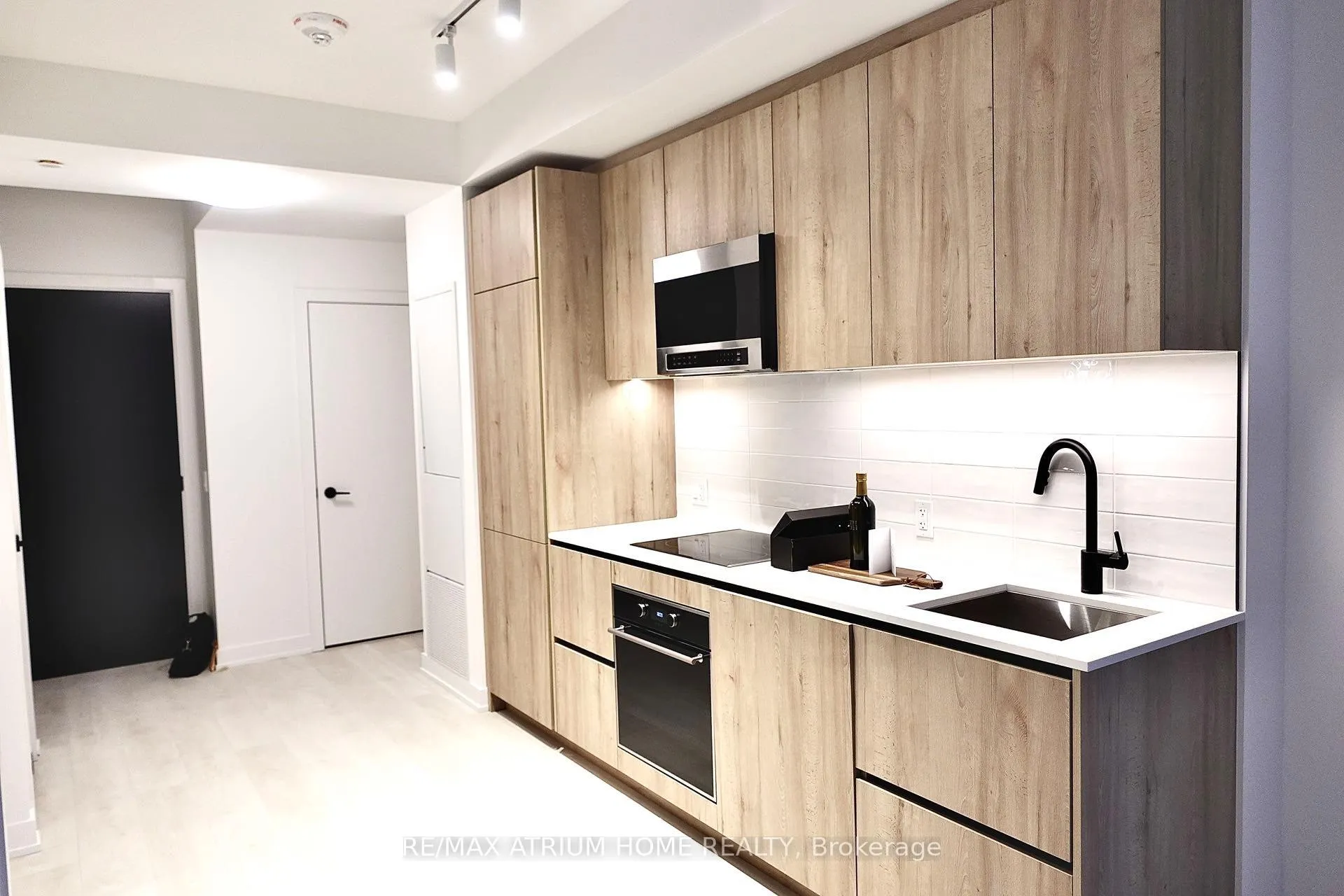 Photo 5 of Unit 1904, 127 Broadway Avenue, Toronto, Mount Pleasant West — HOMEH