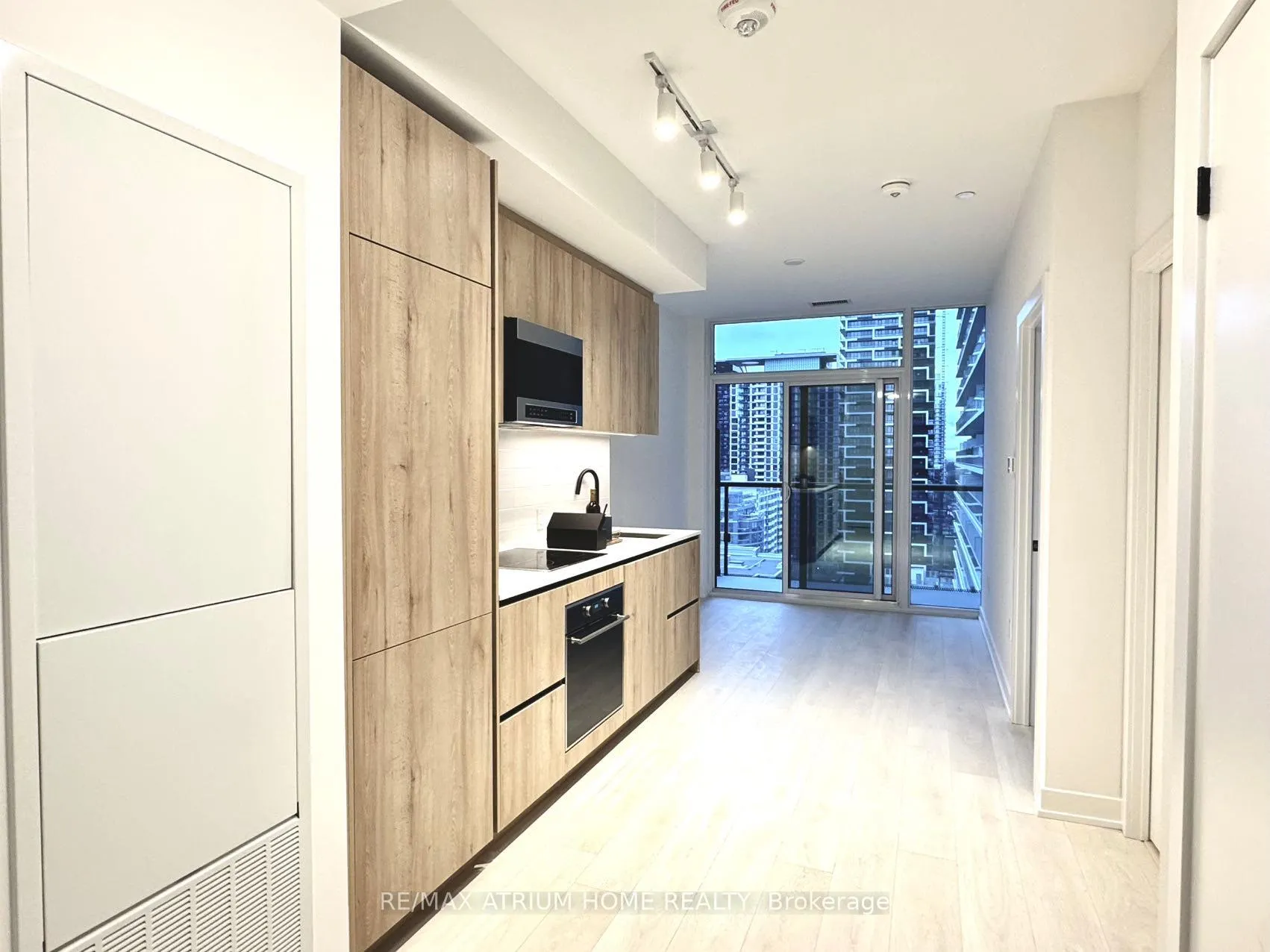 Photo 8 of Unit 1904, 127 Broadway Avenue, Toronto, Mount Pleasant West — HOMEH
