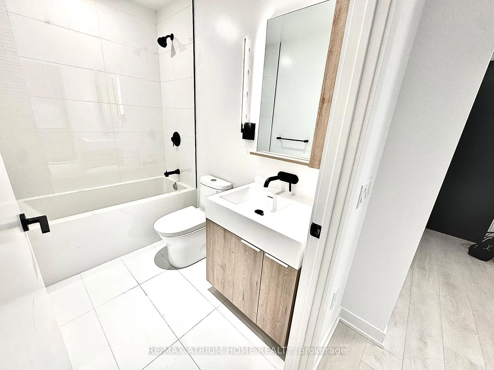 Photo 10 of Unit 1904, 127 Broadway Avenue, Toronto, Mount Pleasant West — HOMEH