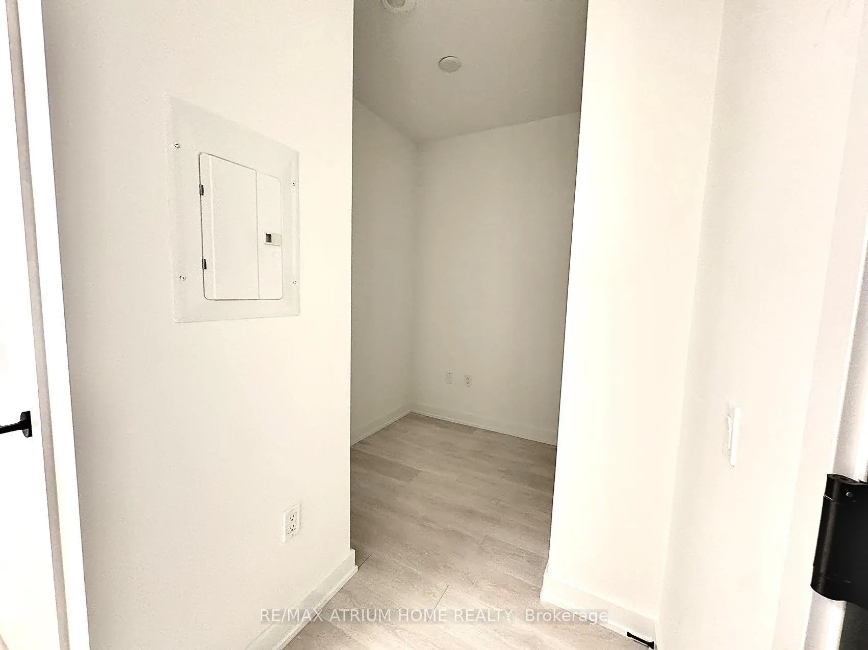Photo 11 of Unit 1904, 127 Broadway Avenue, Toronto, Mount Pleasant West — HOMEH