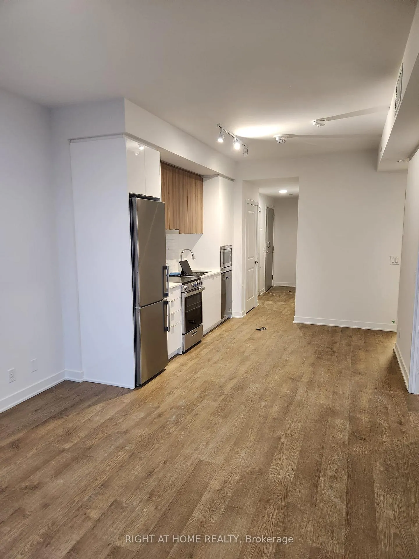 Photo 1 of Unit 2402, 30 upper mall Way, Vaughan, Brownridge — HOMEH