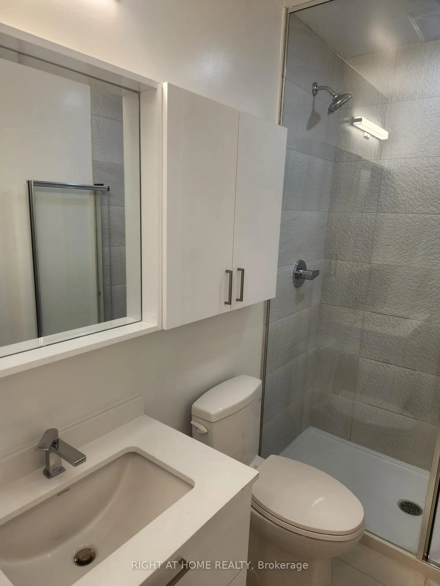 Photo 7 of Unit 2402, 30 upper mall Way, Vaughan, Brownridge — HOMEH