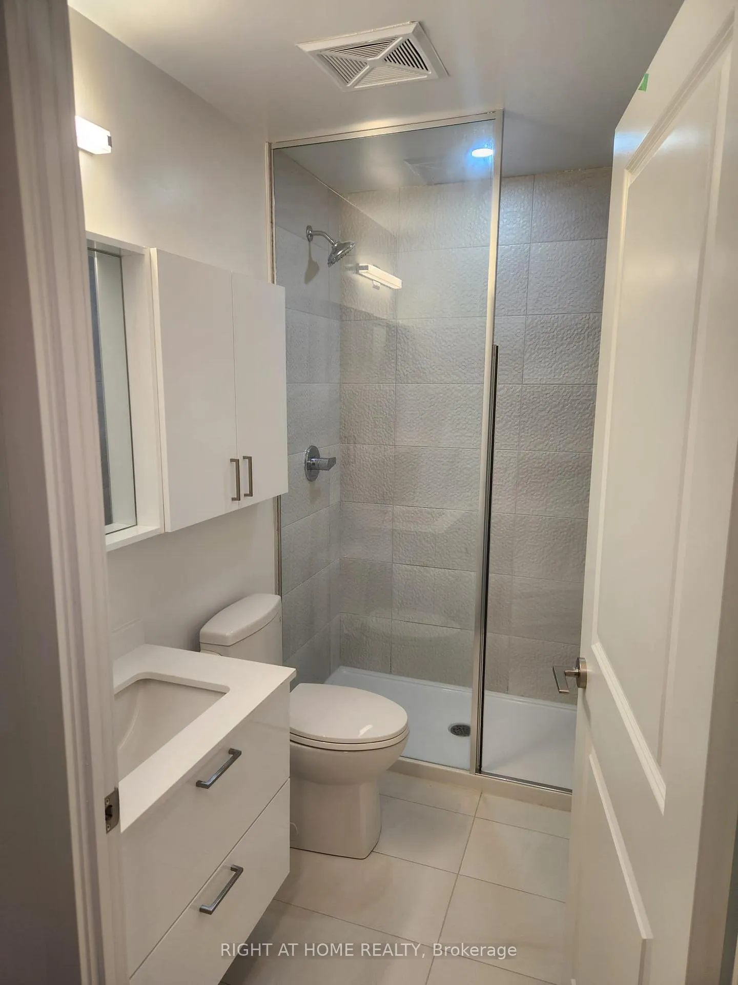 Photo 8 of Unit 2402, 30 upper mall Way, Vaughan, Brownridge — HOMEH