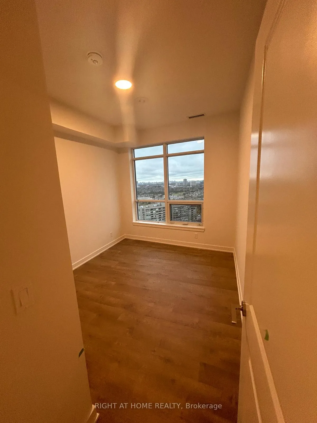 Photo 15 of Unit 2402, 30 upper mall Way, Vaughan, Brownridge — HOMEH