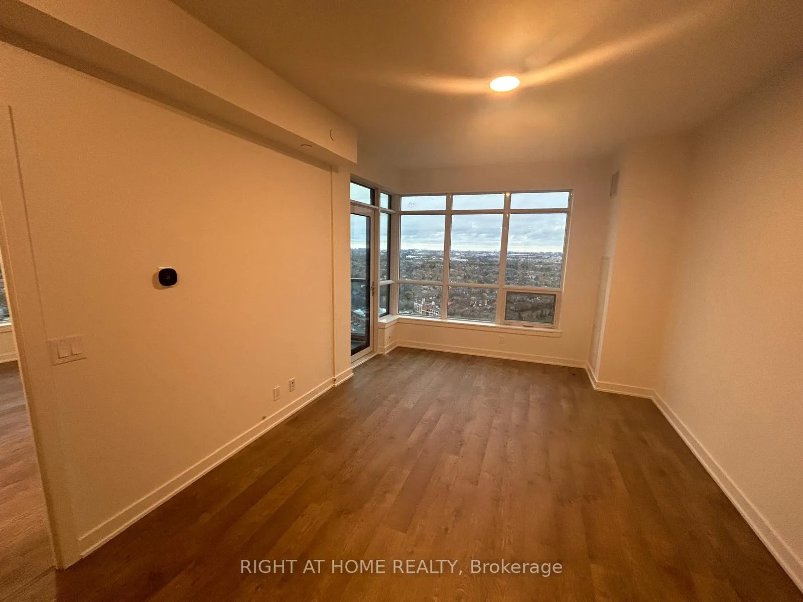 Photo 16 of Unit 2402, 30 upper mall Way, Vaughan, Brownridge — HOMEH