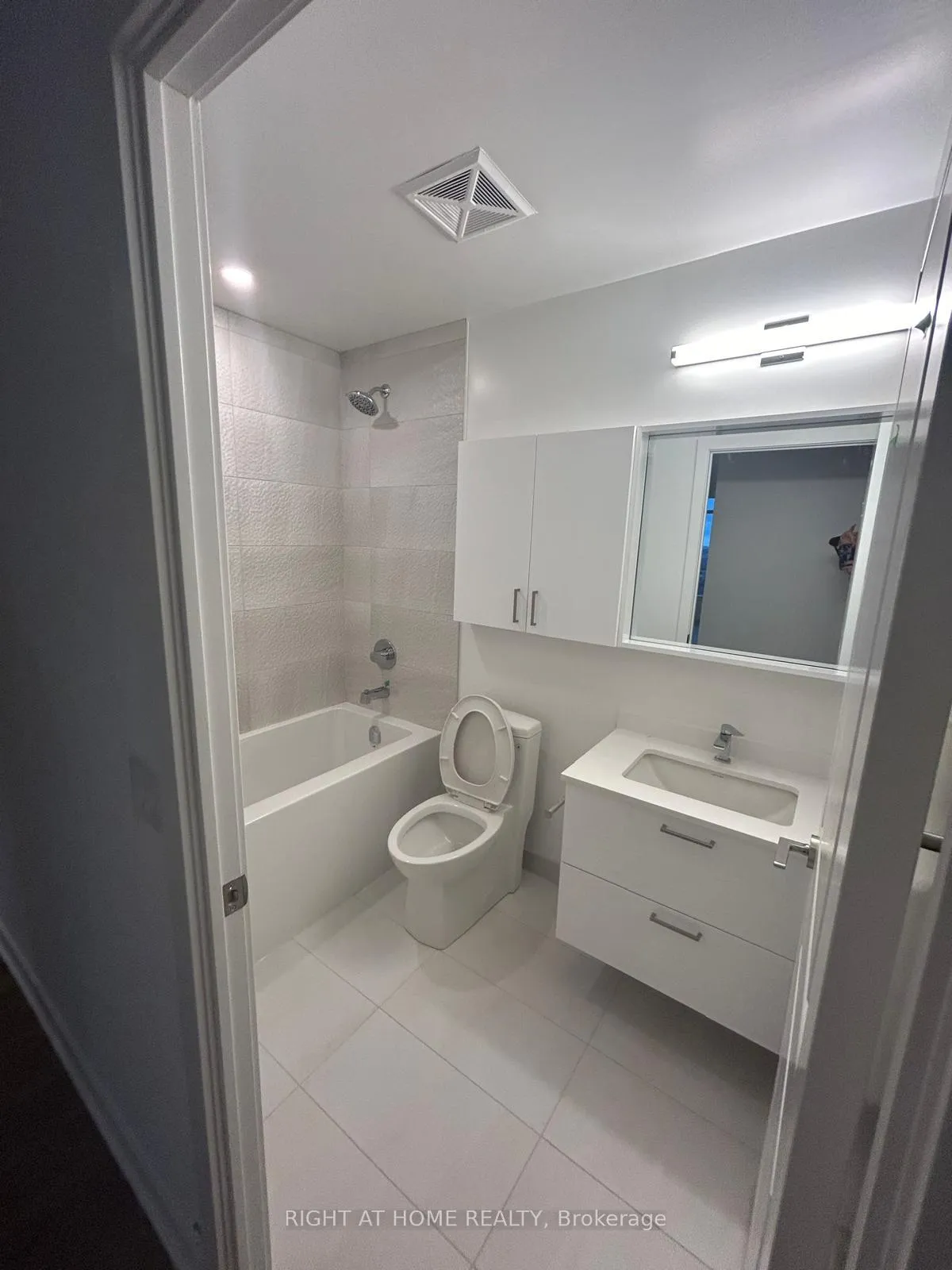 Photo 17 of Unit 2402, 30 upper mall Way, Vaughan, Brownridge — HOMEH