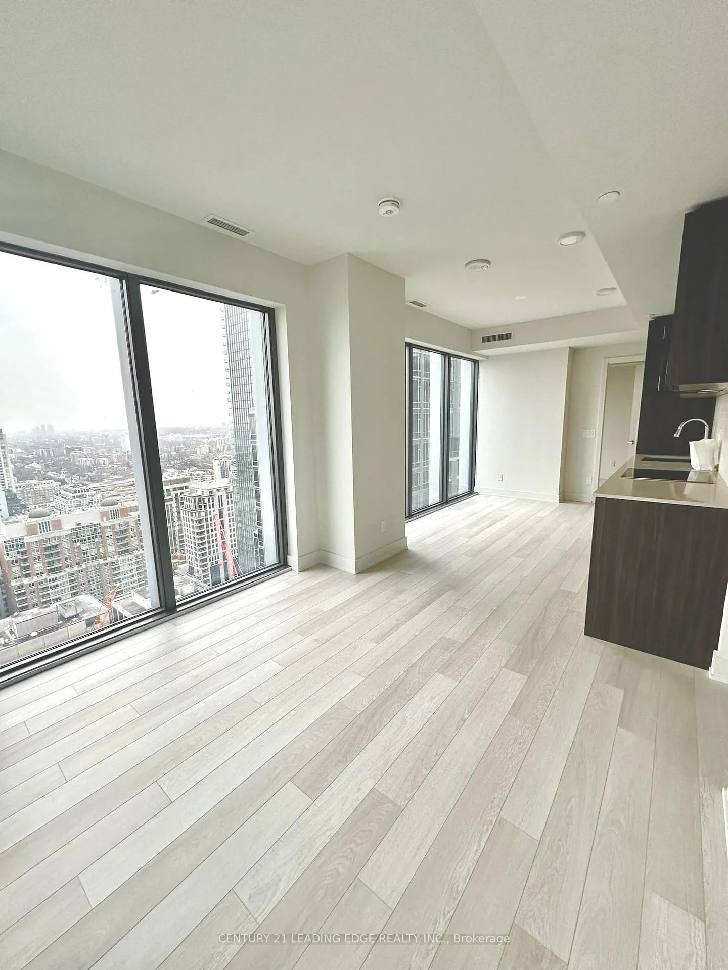 Photo 3 of Unit 3203, 8 Cumberland Street, Toronto, The Annex — HOMEH