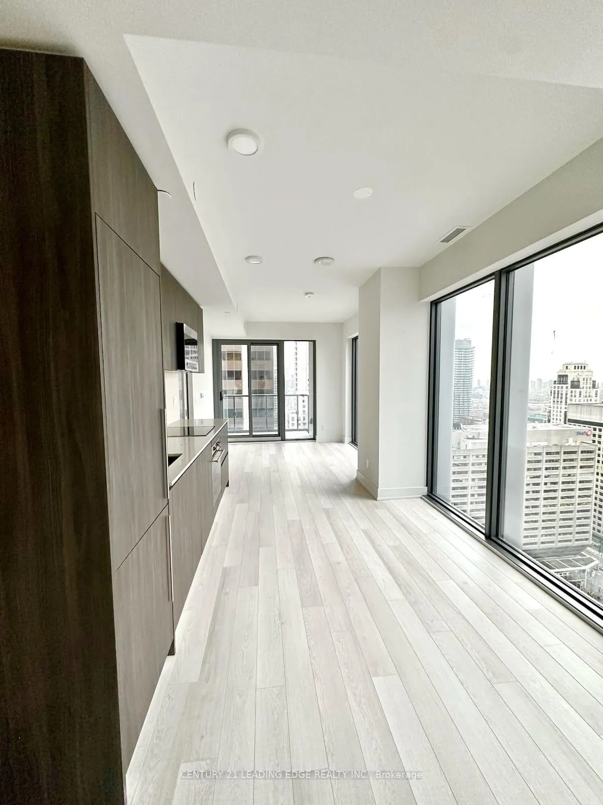 Photo 8 of Unit 3203, 8 Cumberland Street, Toronto, The Annex — HOMEH