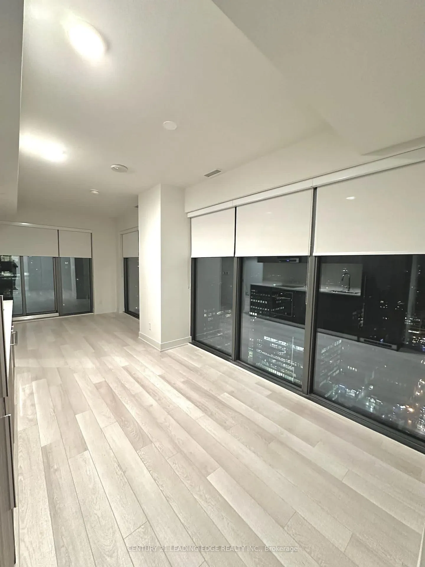 Photo 11 of Unit 3203, 8 Cumberland Street, Toronto, The Annex — HOMEH