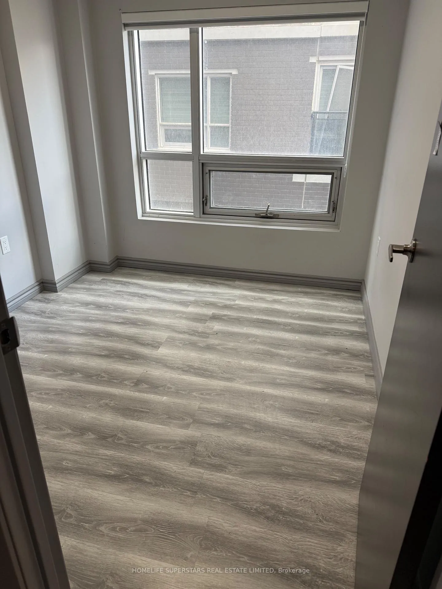 Photo 2 of 275 Larch Street, Waterloo, Lakeshore Village — HOMEH