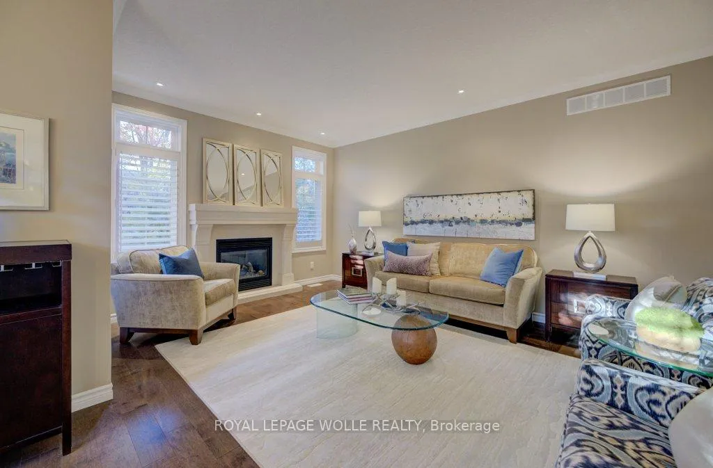 Photo 14 of 435 Winchester Drive, Waterloo — HOMEH