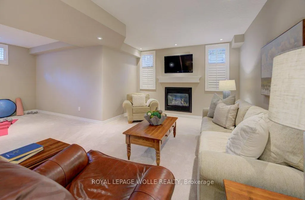Photo 40 of 435 Winchester Drive, Waterloo — HOMEH