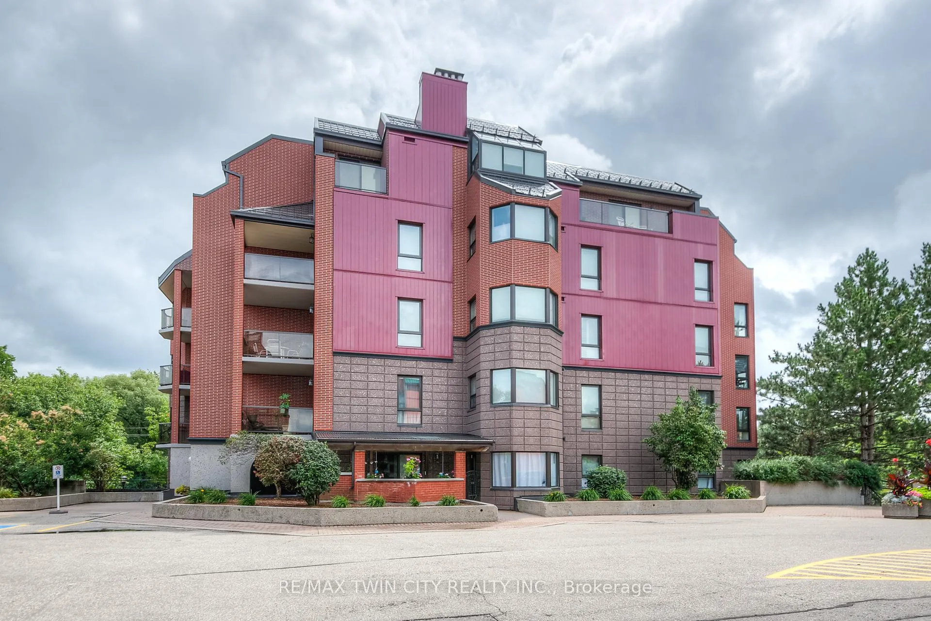 Photo 25 of Unit 31, 50 Blue Springs Drive, Waterloo — HOMEH