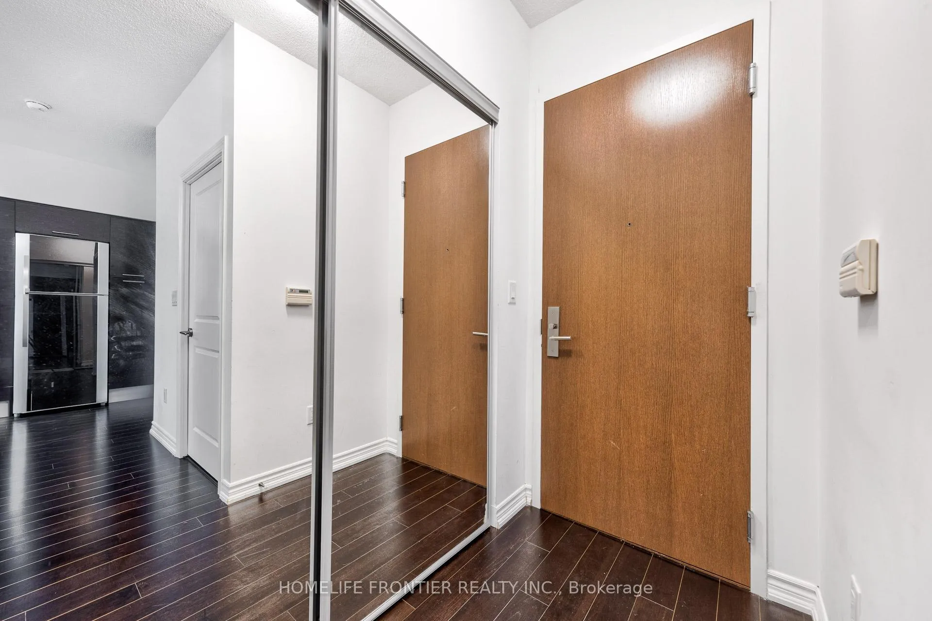 Front of Unit 5609, 386 Yonge Street