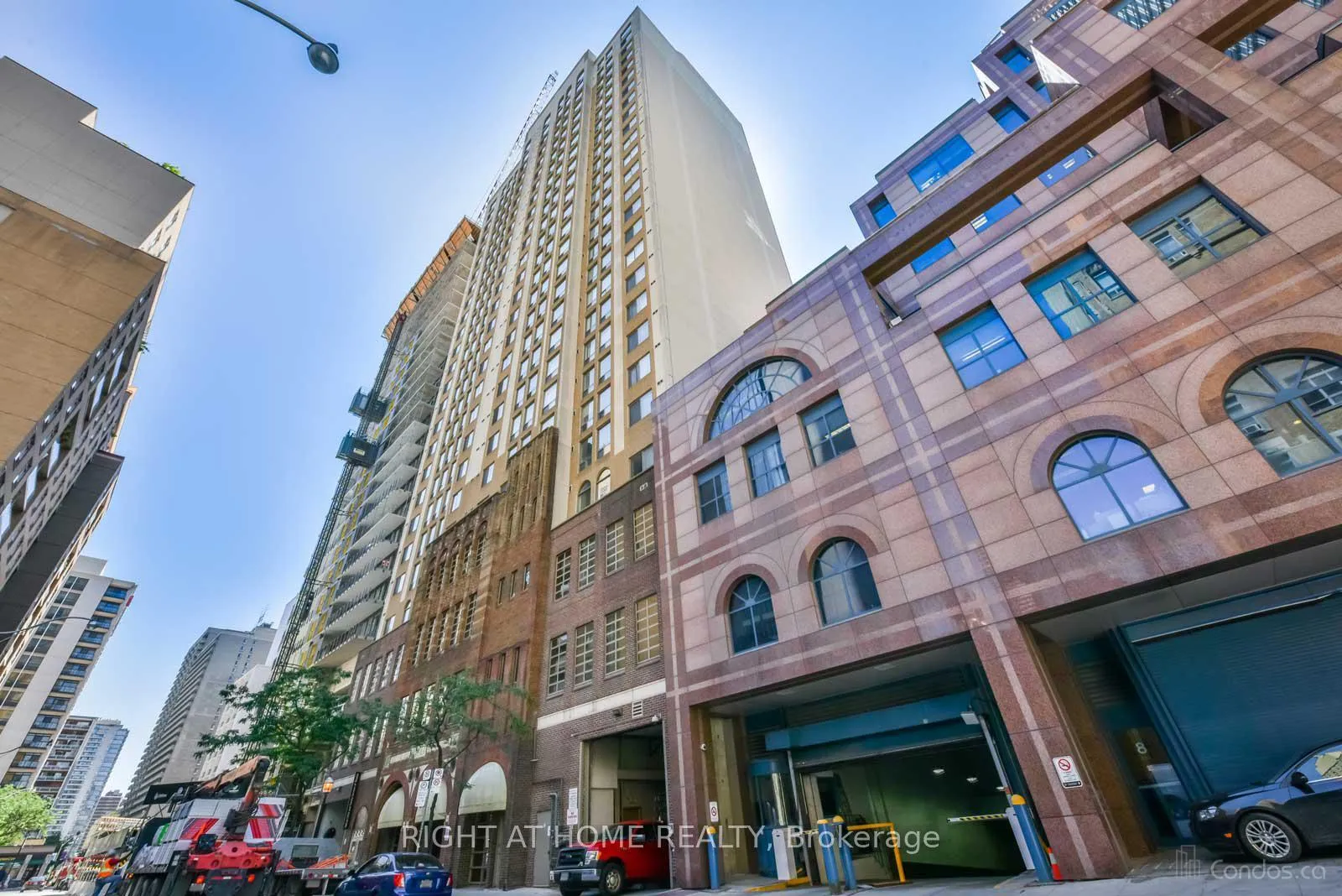 Front of Unit LPH1, 25 Grenville Street