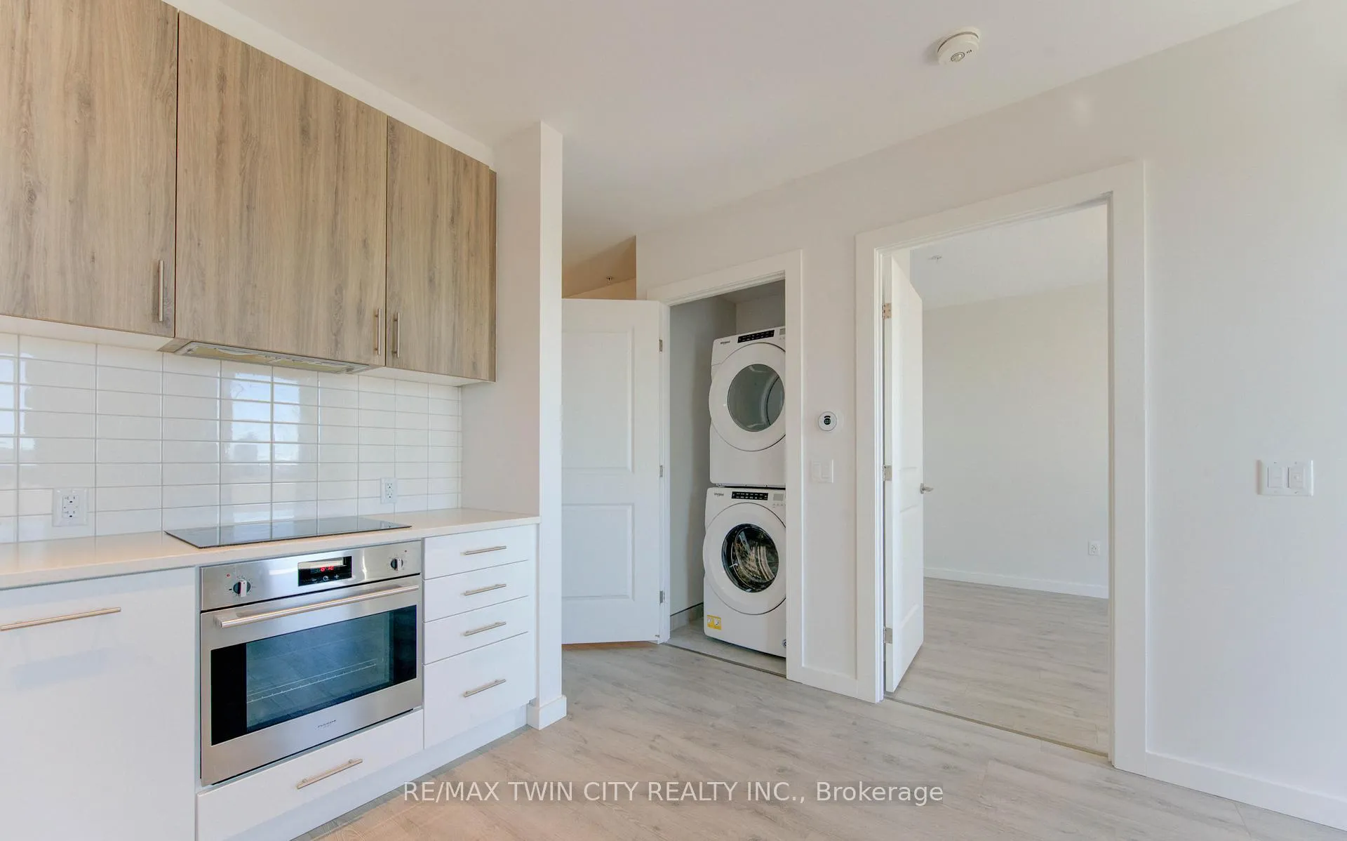 Photo 6 of Unit 1612, 181 King Street S, Waterloo — HOMEH