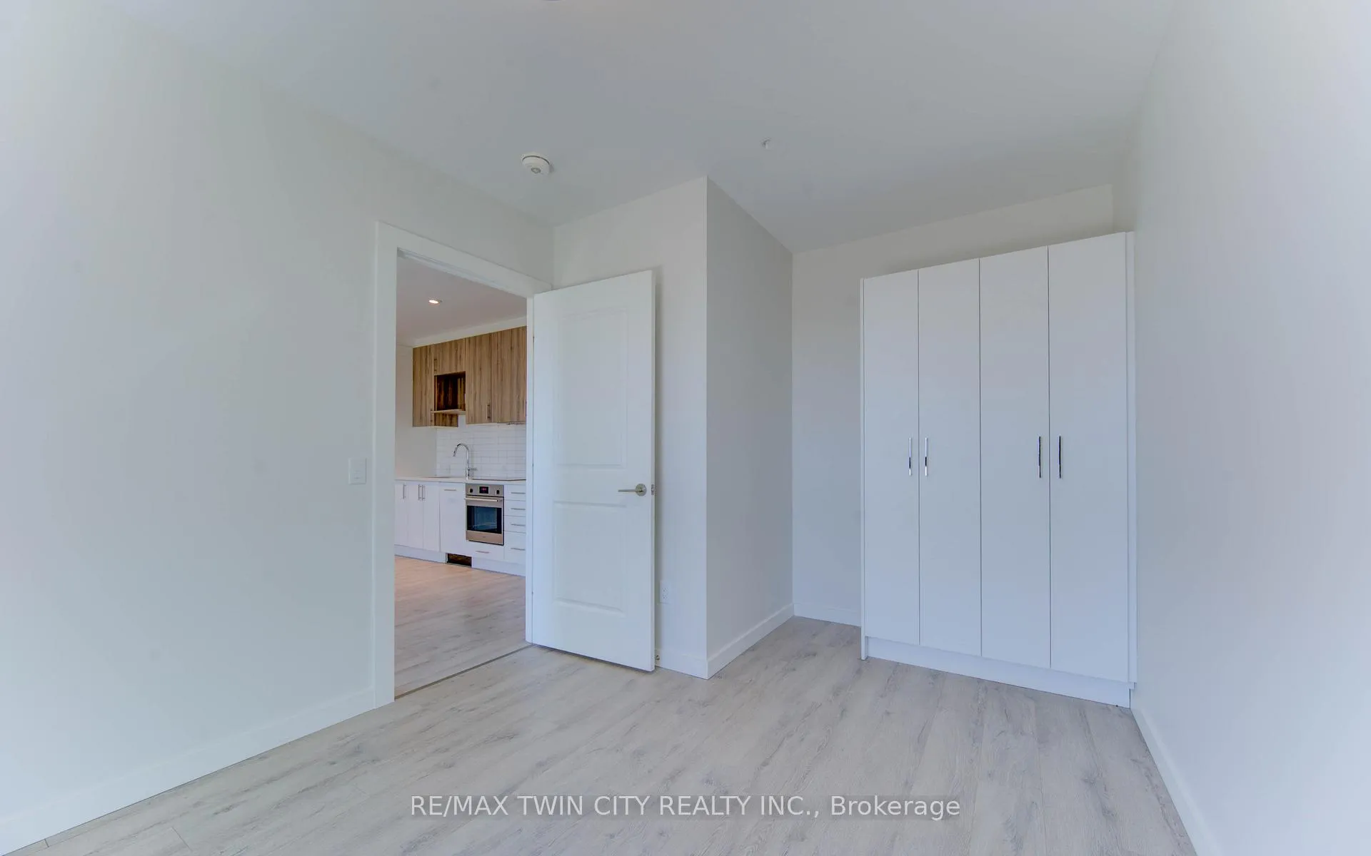 Photo 8 of Unit 1612, 181 King Street S, Waterloo — HOMEH