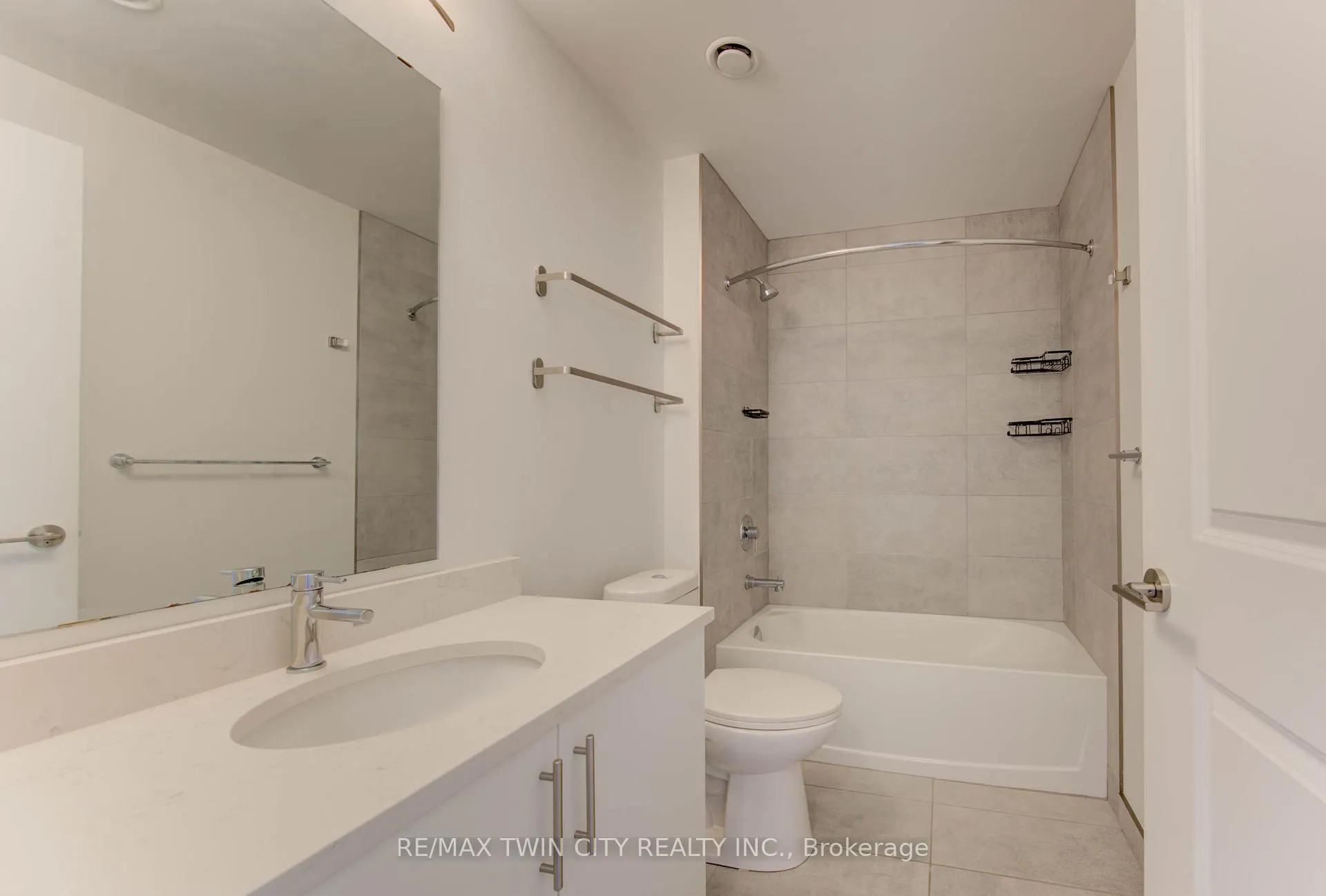 Photo 9 of Unit 1612, 181 King Street S, Waterloo — HOMEH