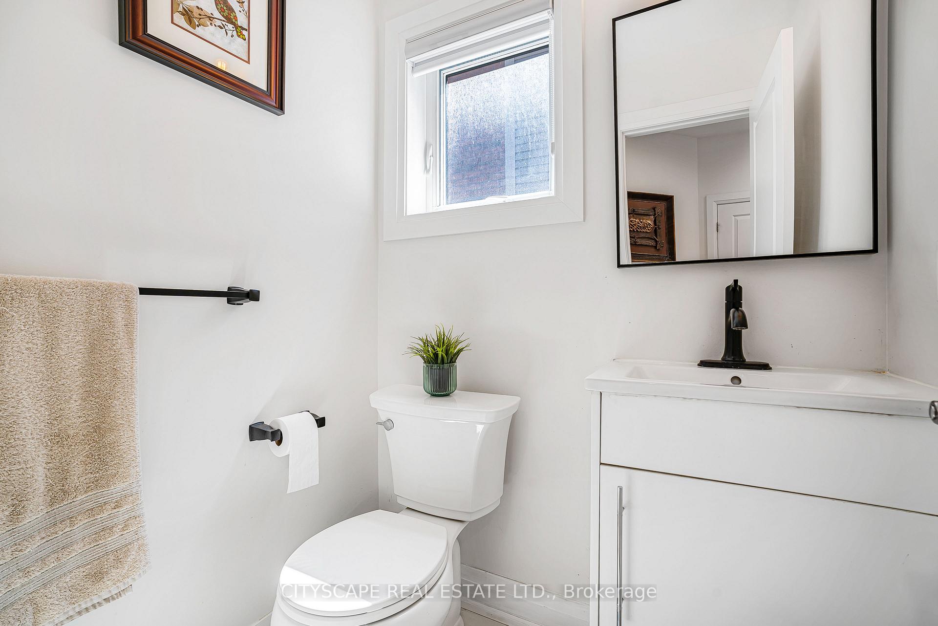 Photo 5 of 143 Sun King Crescent, Barrie, Innis-Shore — HOMEH