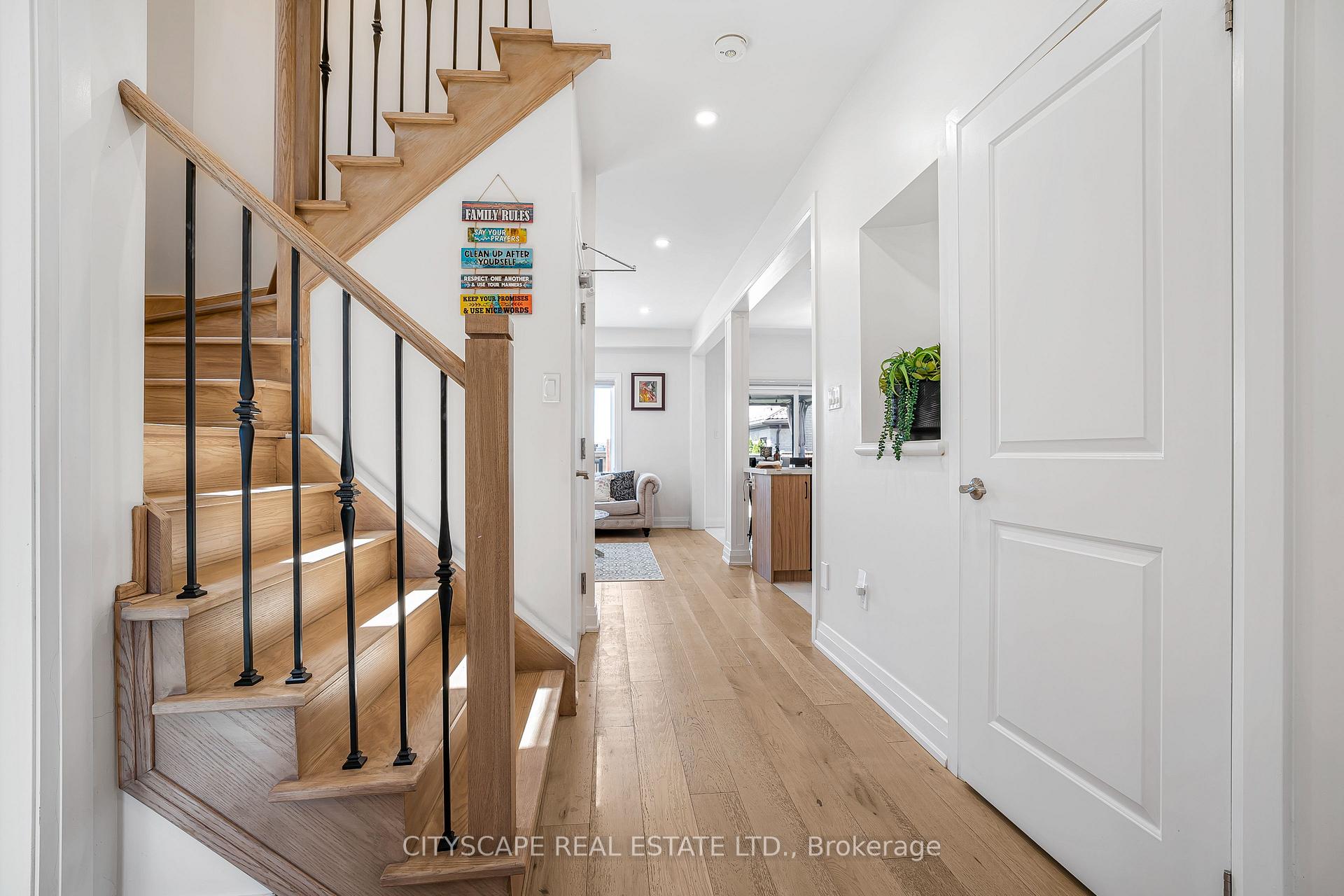Photo 6 of 143 Sun King Crescent, Barrie, Innis-Shore — HOMEH