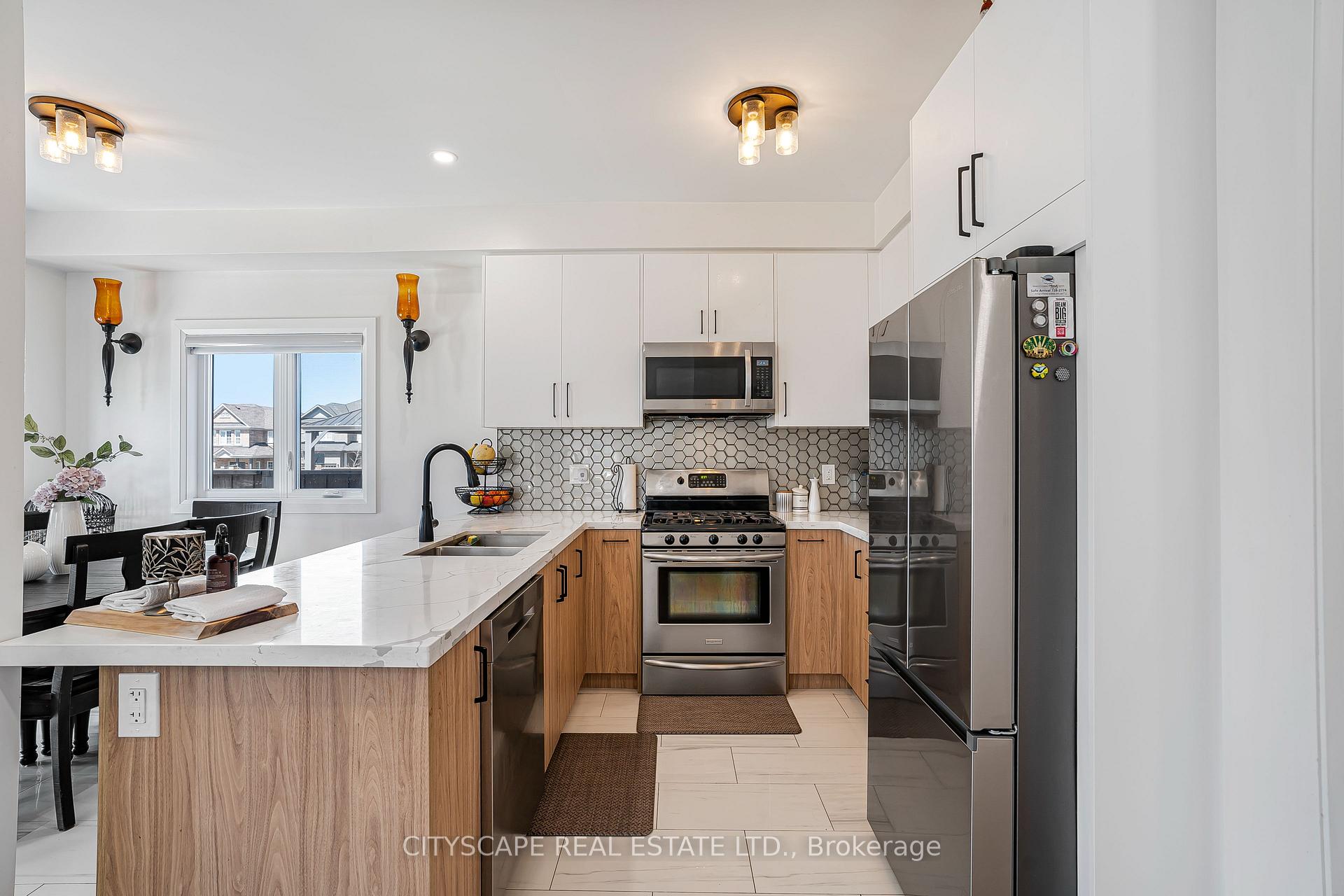 Photo 9 of 143 Sun King Crescent, Barrie, Innis-Shore — HOMEH