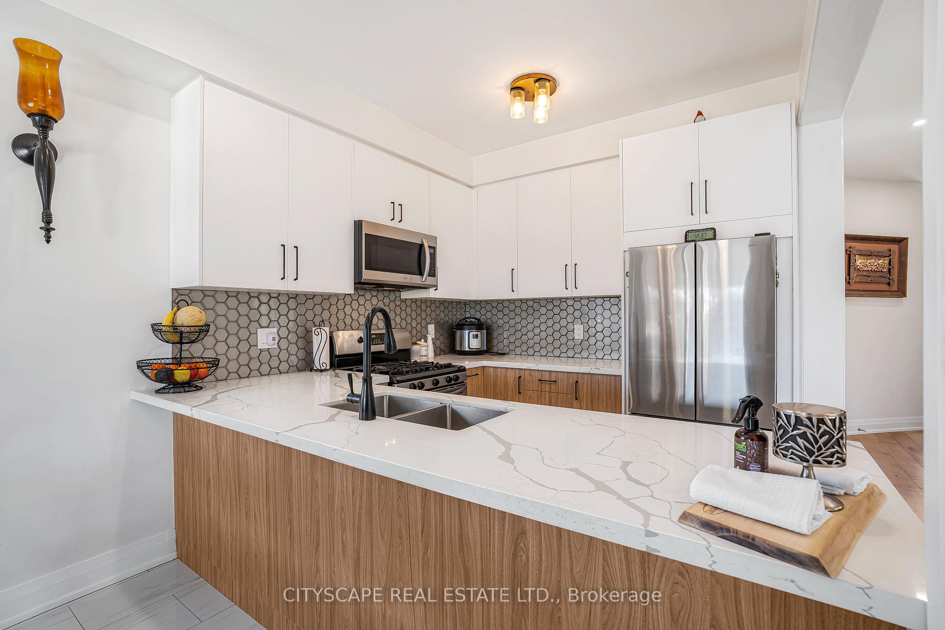 Photo 10 of 143 Sun King Crescent, Barrie, Innis-Shore — HOMEH