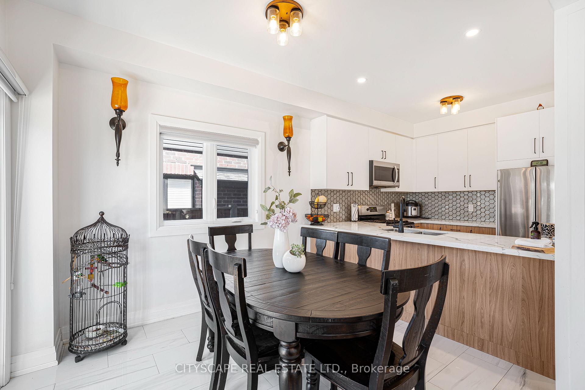 Photo 11 of 143 Sun King Crescent, Barrie, Innis-Shore — HOMEH
